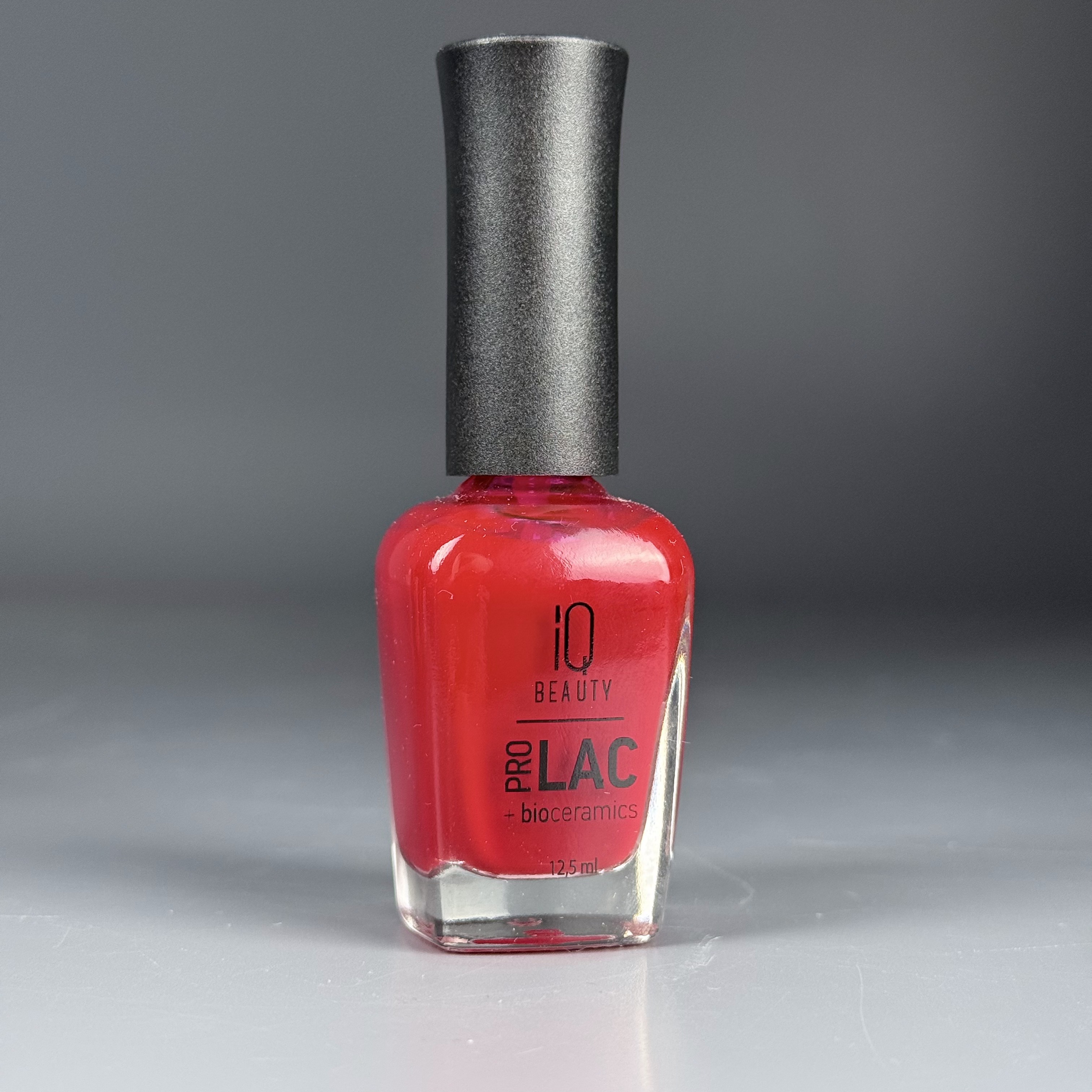Лак для ногтей укрепляющий IQ BEAUTY (PROLAC+bioceramics) 12,5 мл (177 Hypnosis Red trap)