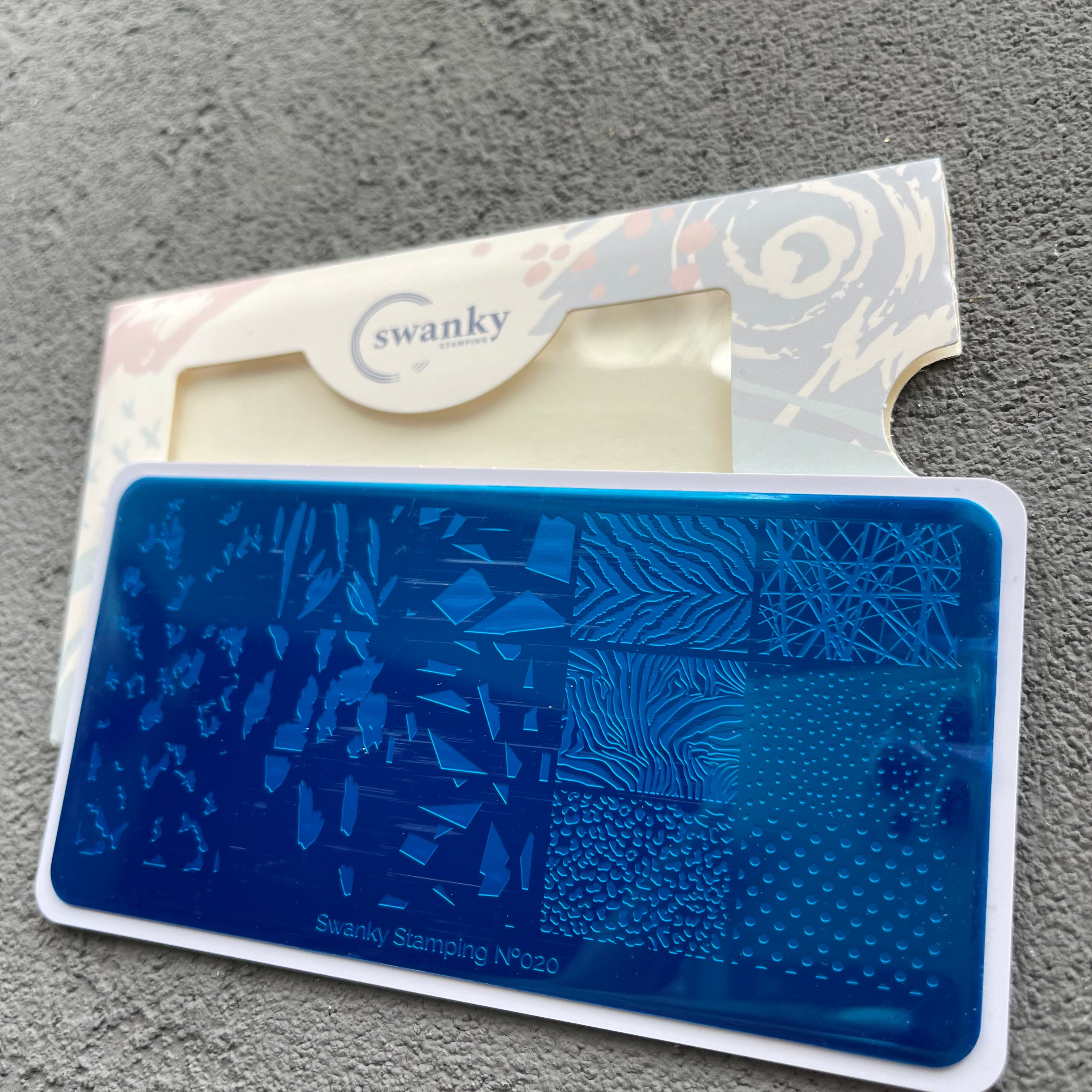 Пластина Swanky Stamping 020
