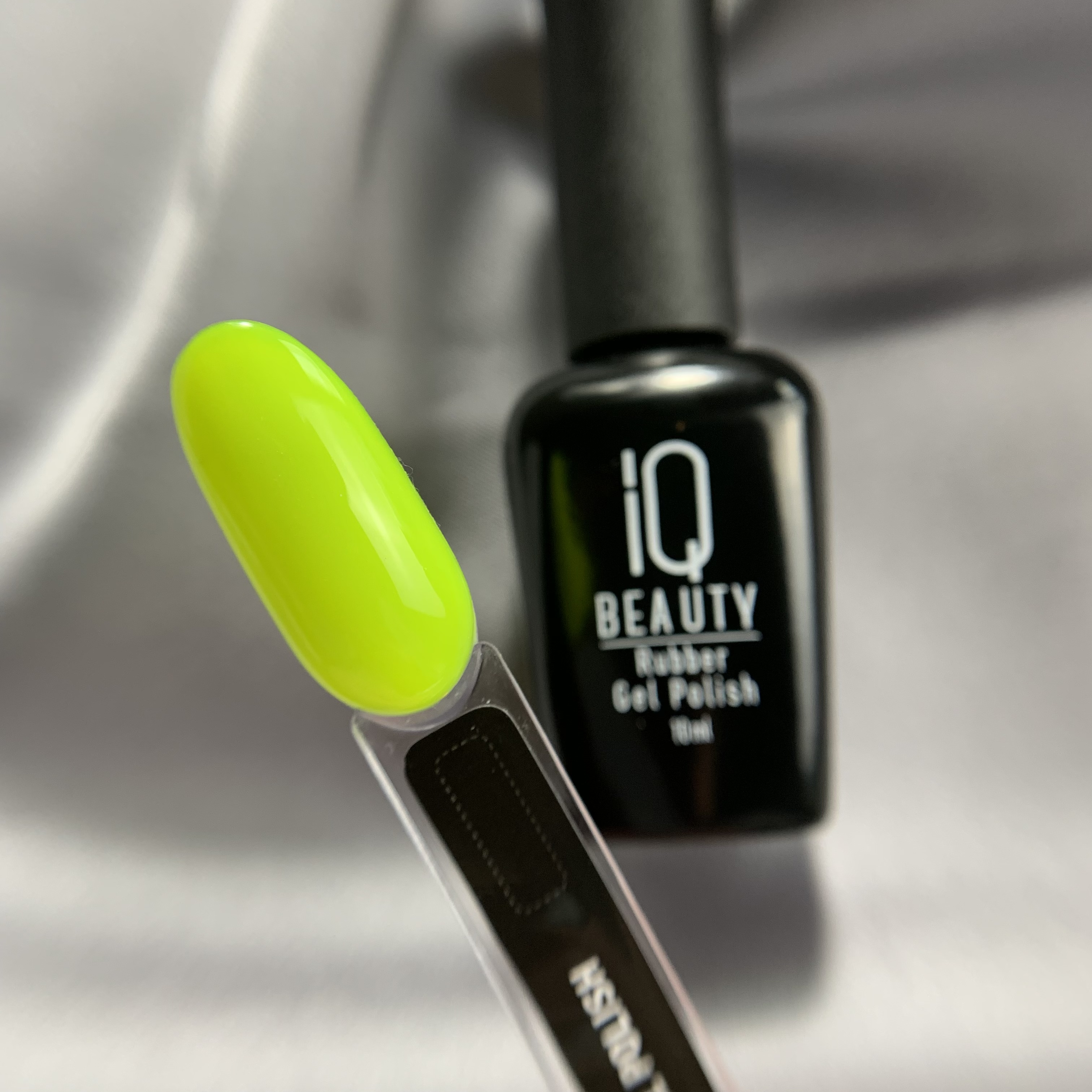Каучуковый гель-лак IQ BEAUTY с кальцием 10 мл (130 Crime lime)