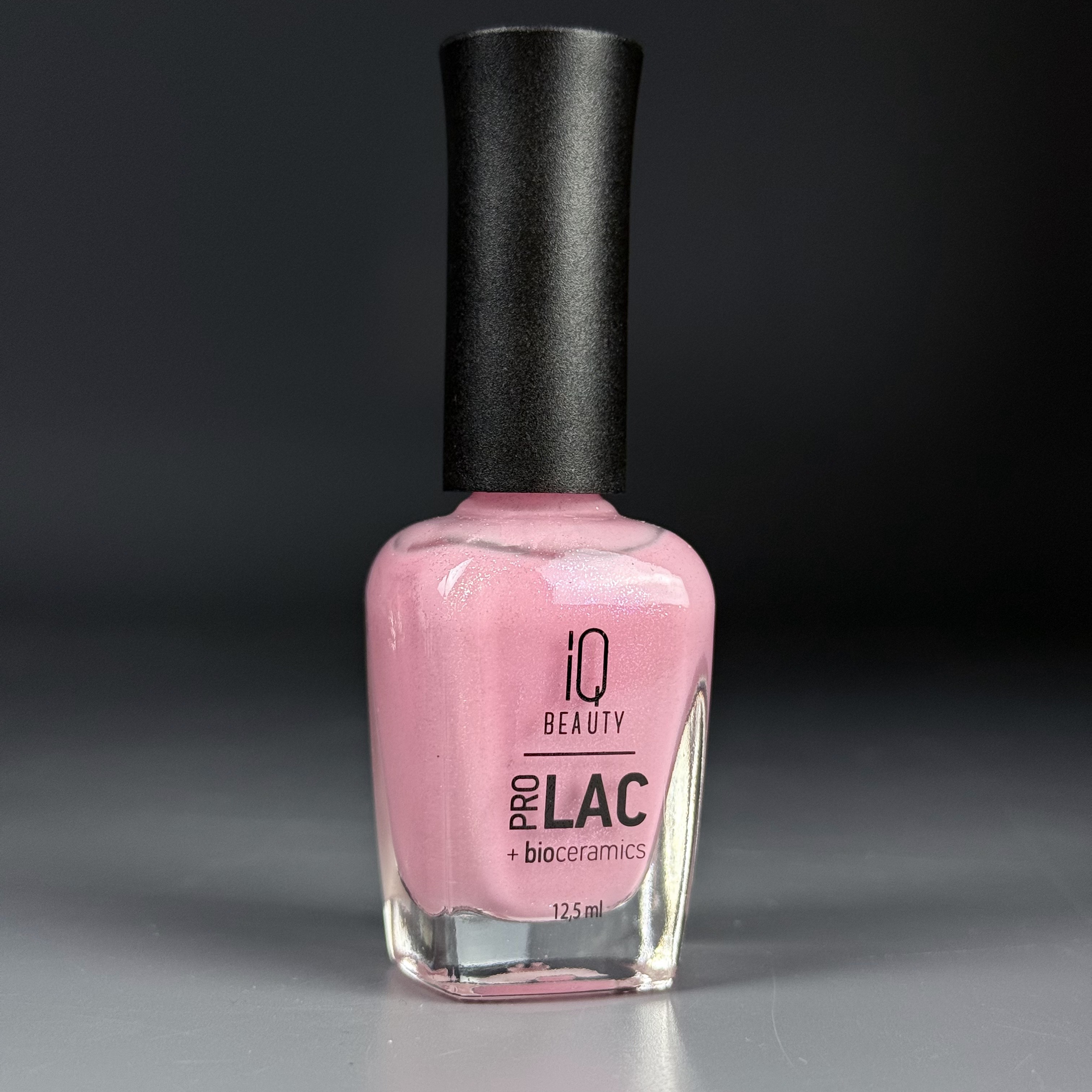 Лак для ногтей укрепляющий IQ BEAUTY (PROLAC+bioceramics) 12,5 мл (136 Naked muse)